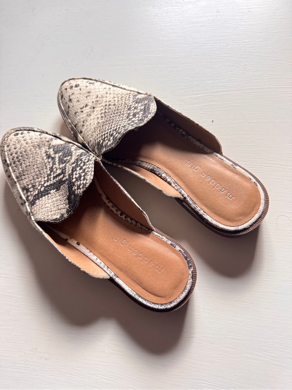 Madden Girl Black & Tan Snake-Print Slide Pointed Toe Low Heel mules Sz 7.5 - Picture 3 of 10